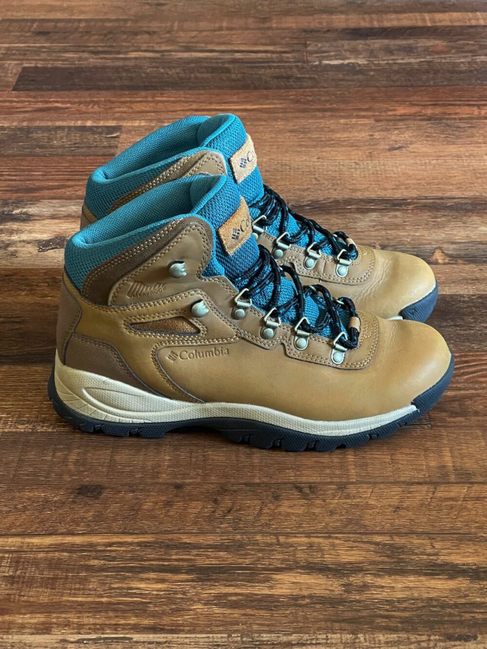 Columbia Womens Newton Ridge Plus Hiking Boot Elk/River Blue Size 7.5 (READ)